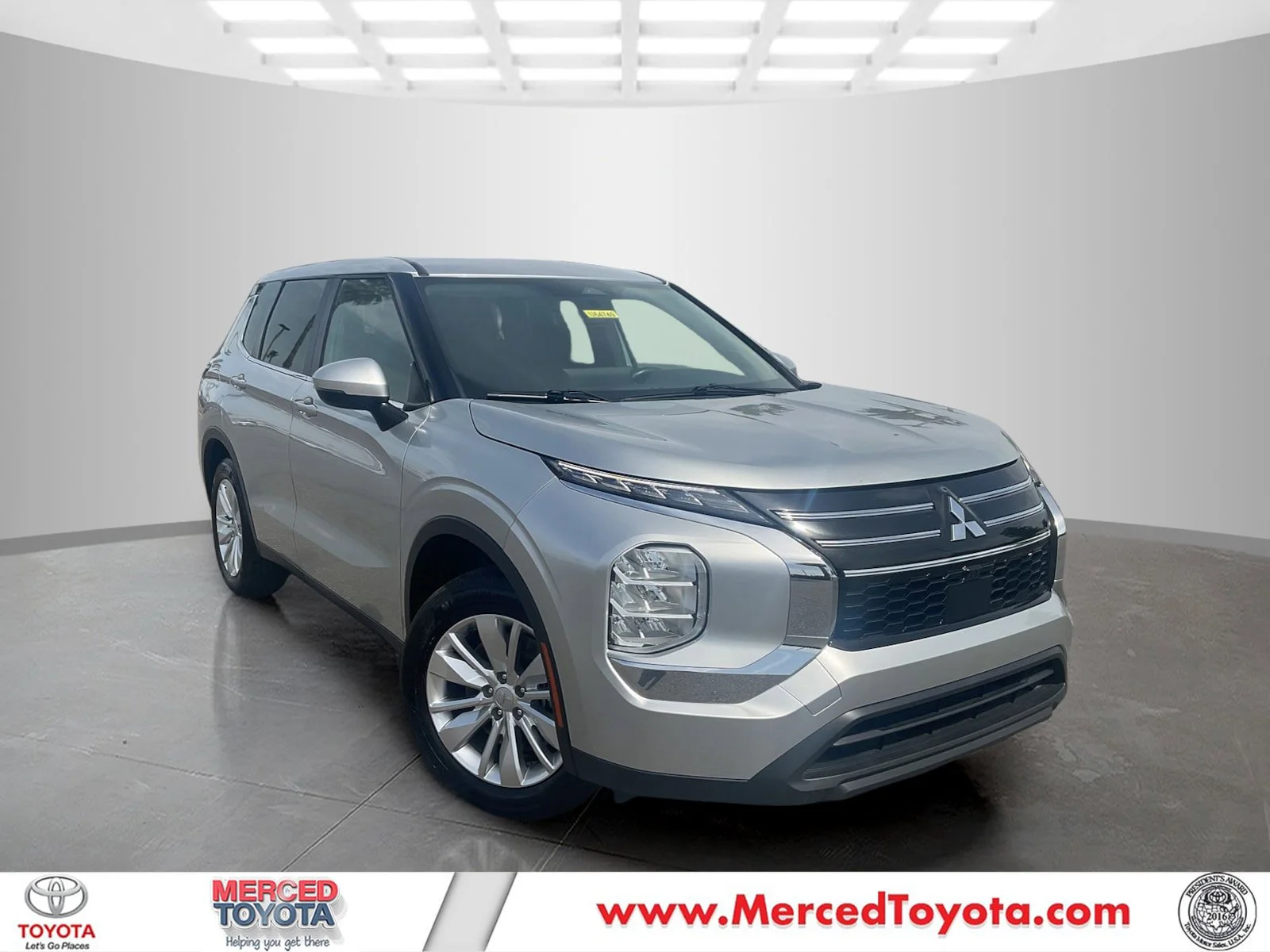2025 Mitsubishi Outlander ES 2WD's photo