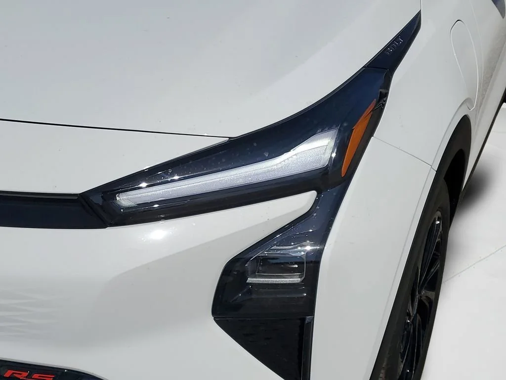 Used 2027 Summit White Chevrolet RS image 9