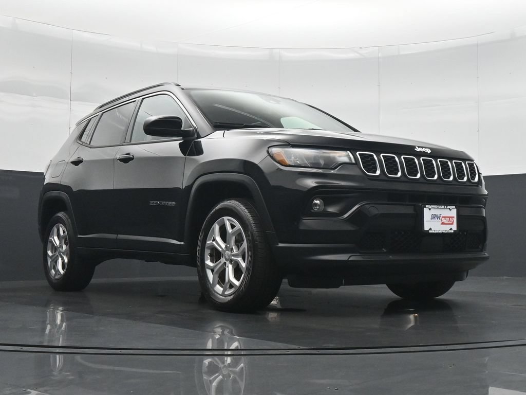 Used 2024 Black Jeep Latitude image 33