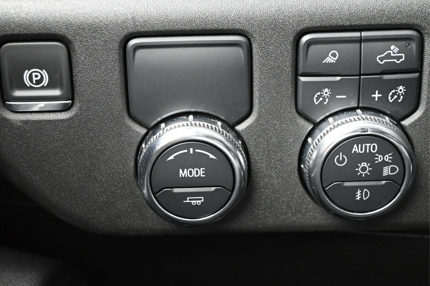 Used 2025 White GMC SLT image 23