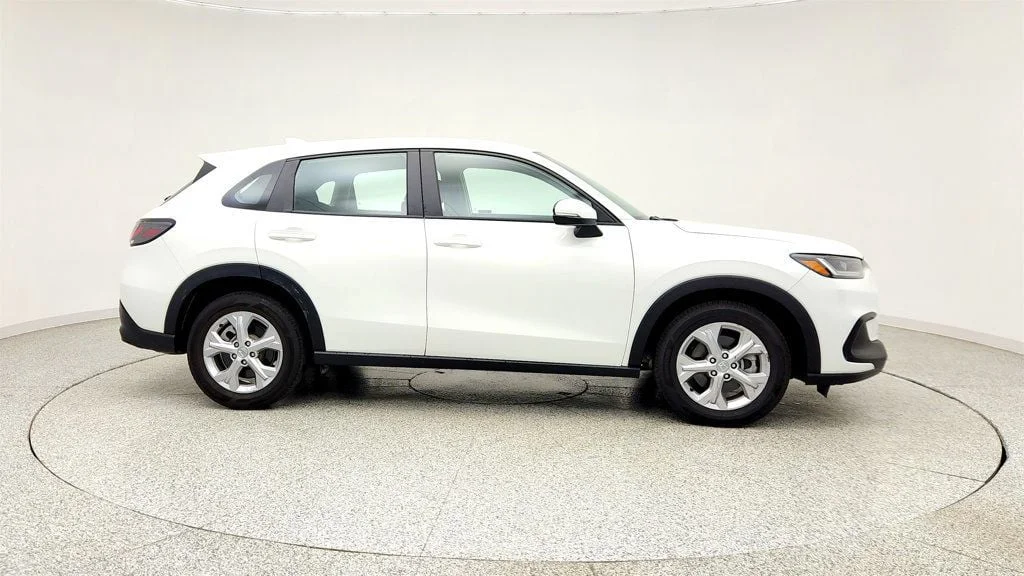 Used 2023 Platinum White Pearl Honda LX AWD CVT image 4