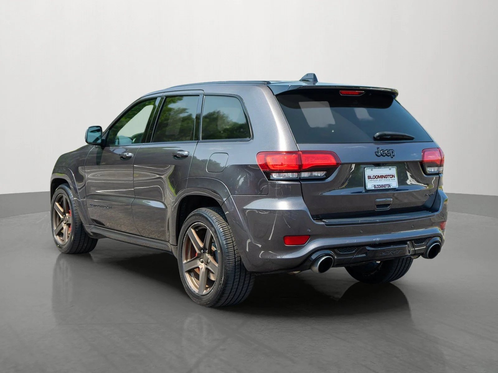 Used 2016 Granite Crystal Metallic Clearcoat Jeep SRT image 5
