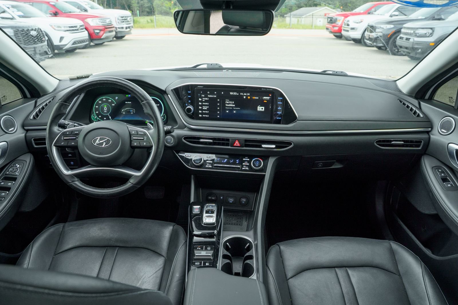 Used 2022 White Hyundai Limited image 23