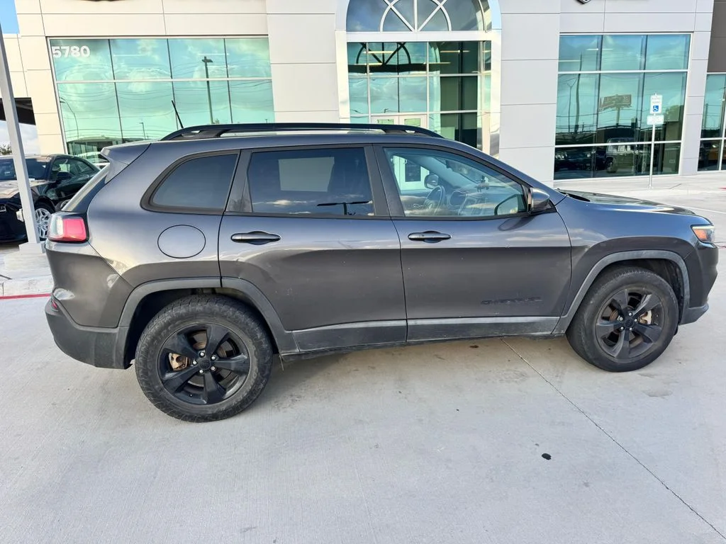 Used 2020 Gray Jeep Latitude Plus image 1