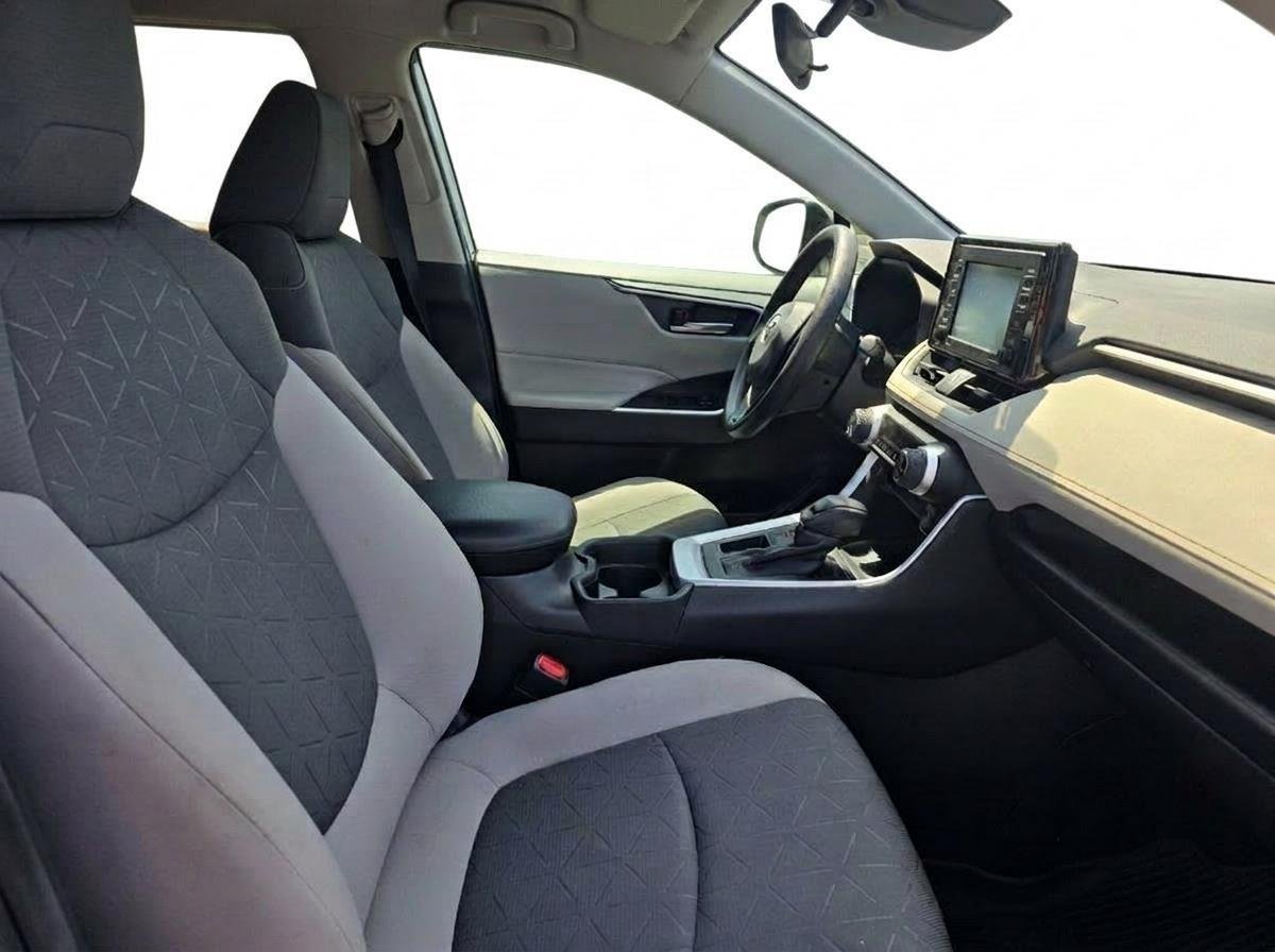 Used 2020 Super White Toyota XLE image 11