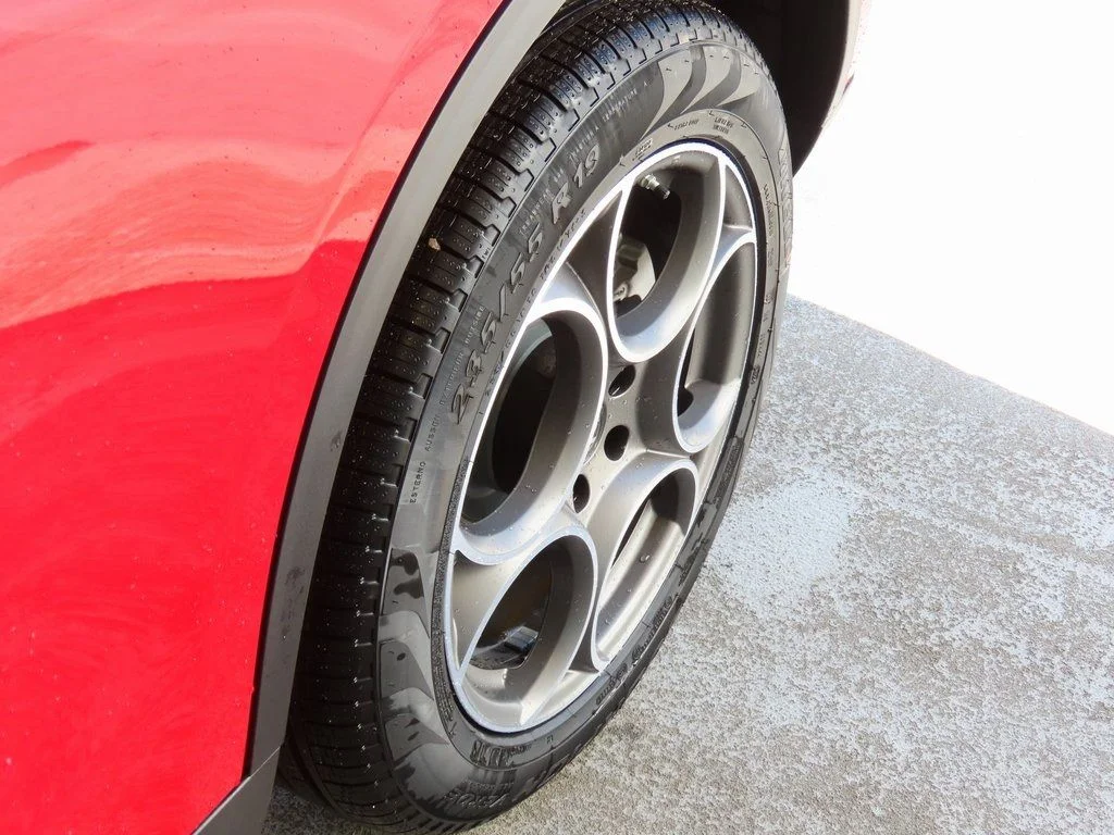 New 2025 Alfa Rosso (Red) Exterior Paint Alfa Romeo Base image 38