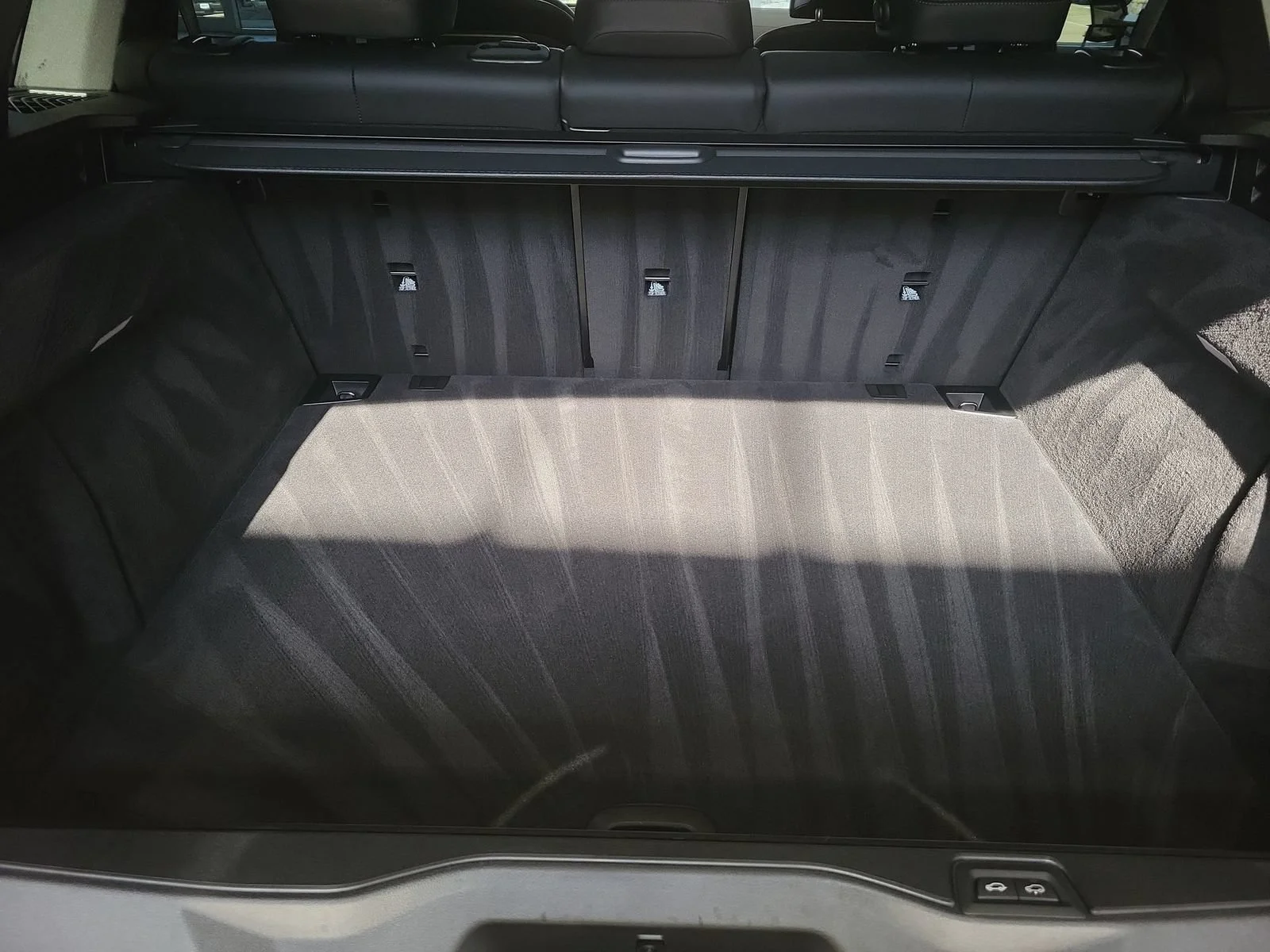 Used 2025 Black BMW M60i image 26