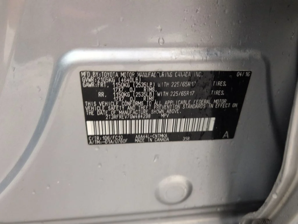 Used 2016 Silver Toyota XLE image 41