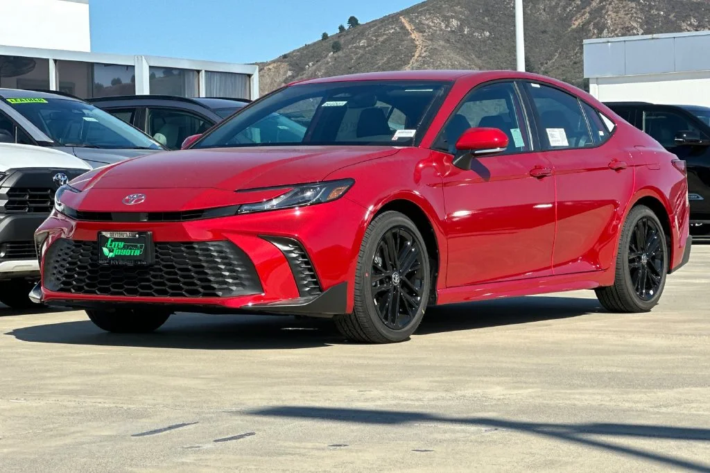 New 2026 Supersonic Red <sup>1</sup> Toyota  SE image 5