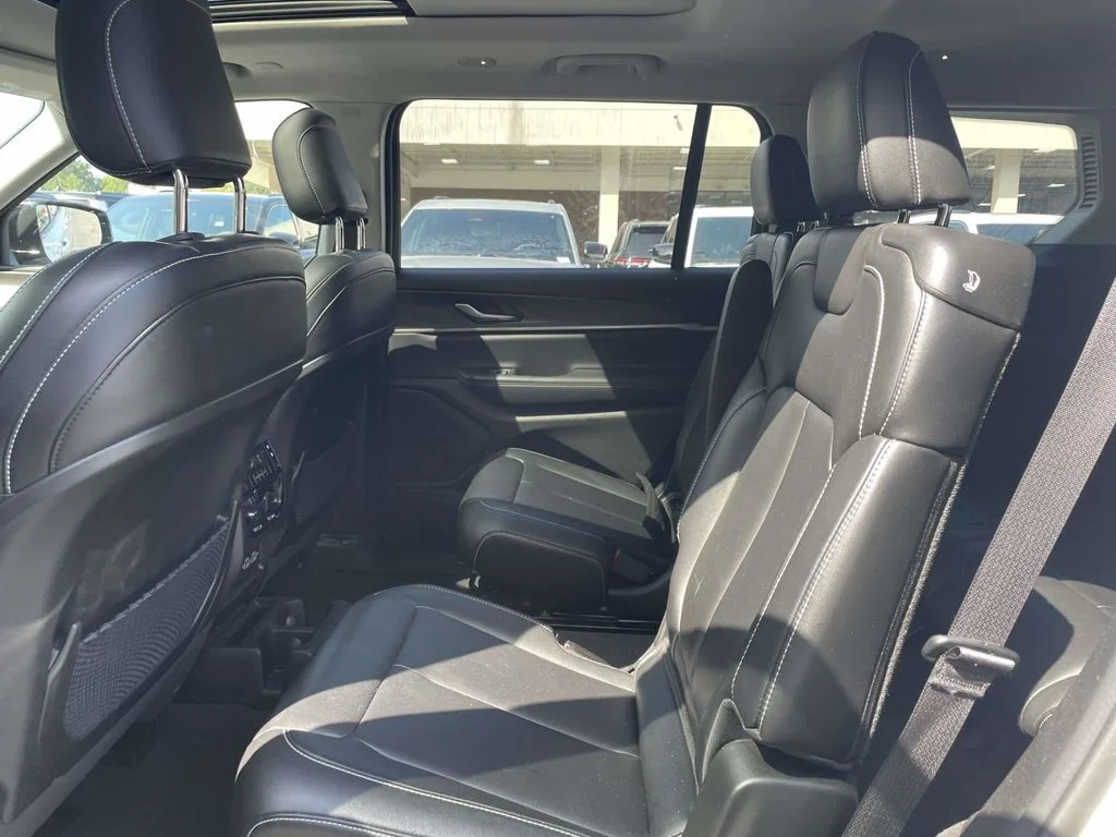 Used 2023 White Jeep Limited image 17