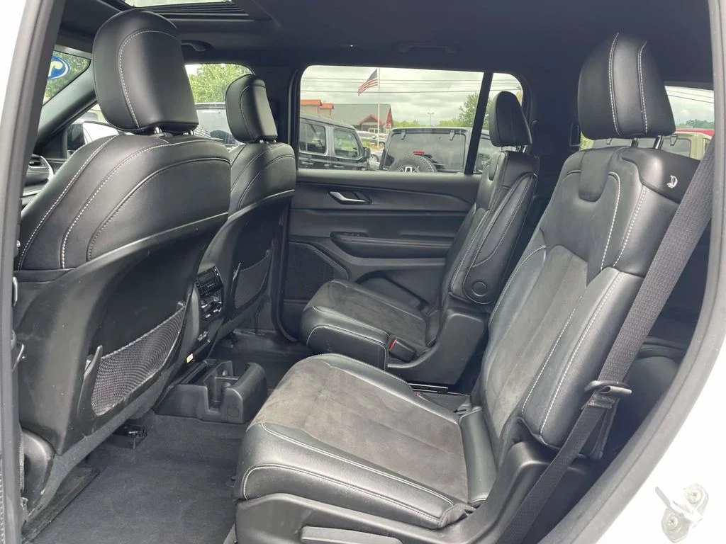 Used 2023 White Jeep Altitude image 20