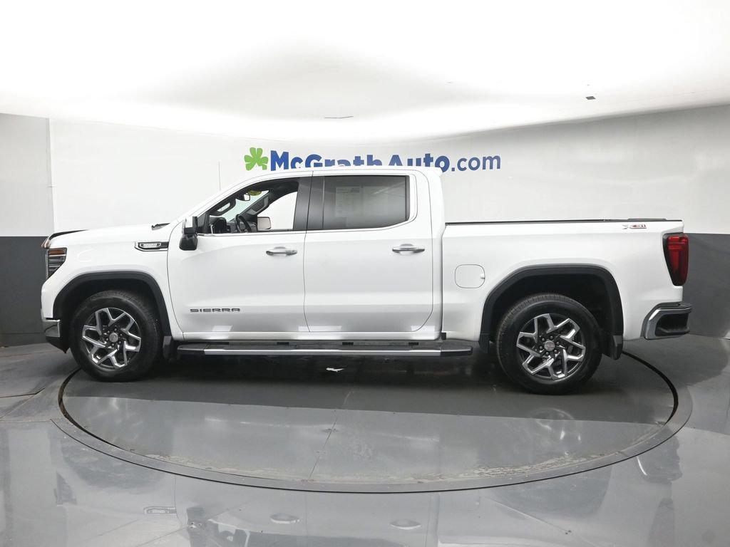 Used 2023 White GMC SLT image 23