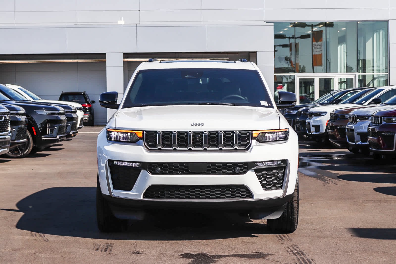 New 2027 Bright White Clear-Coat Paint Jeep Limited image 2