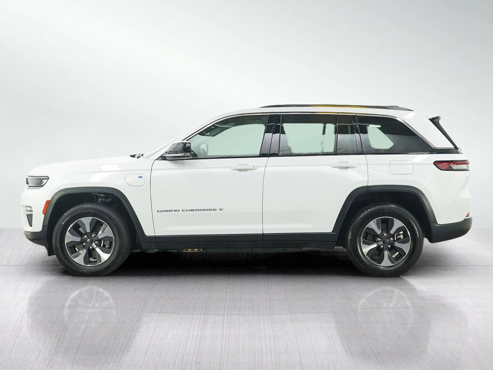 Used 2024 Jeep Grand Cherokee 4xe with VIN 1C4RJYB68RC720288 for sale in Minneapolis, Minnesota
