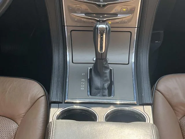 Used 2015 Brown Lincoln Base image 16