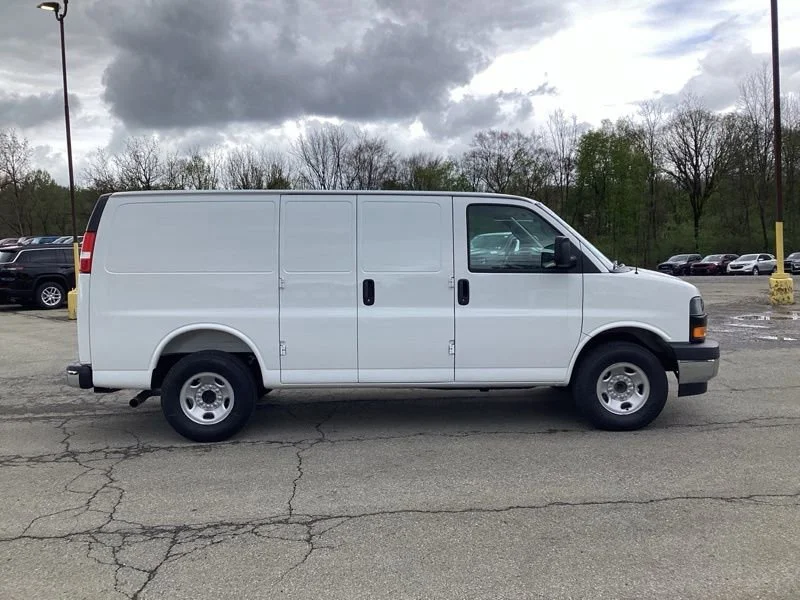 New 2026 Summit White Chevrolet WT image 8