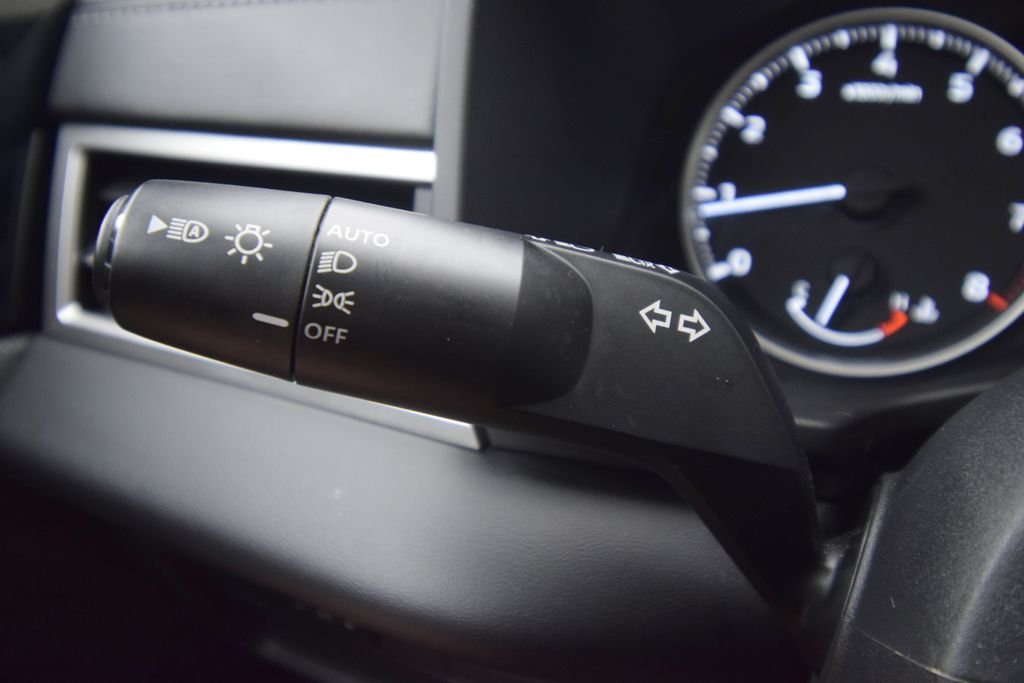 Used 2022  Mitsubishi ES image 30