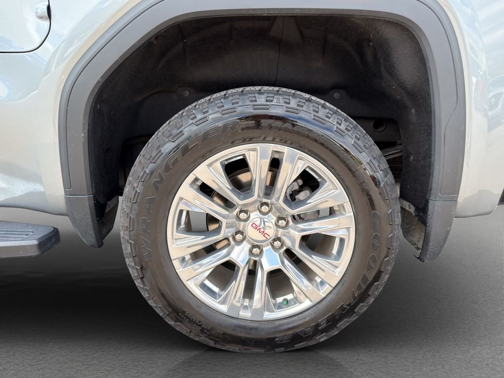 Used 2024 Silver GMC Denali image 33