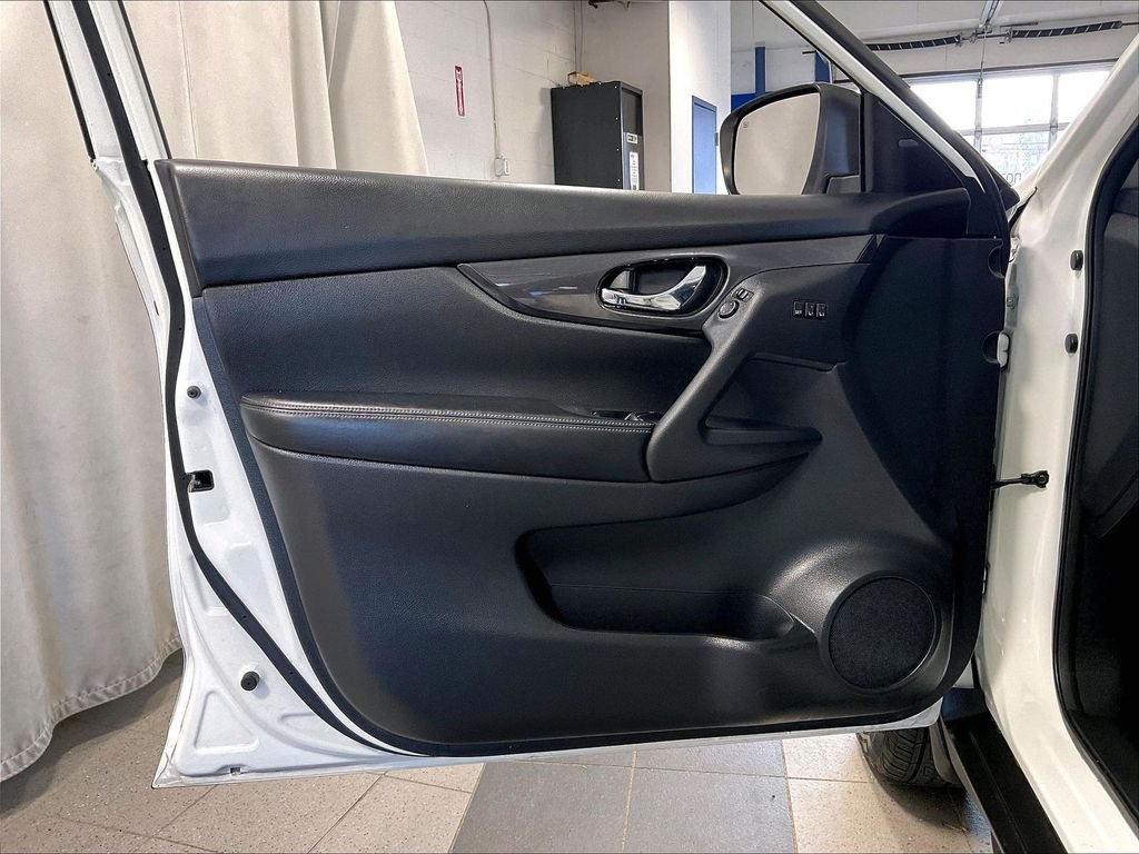 Used 2018 White Nissan SV image 9
