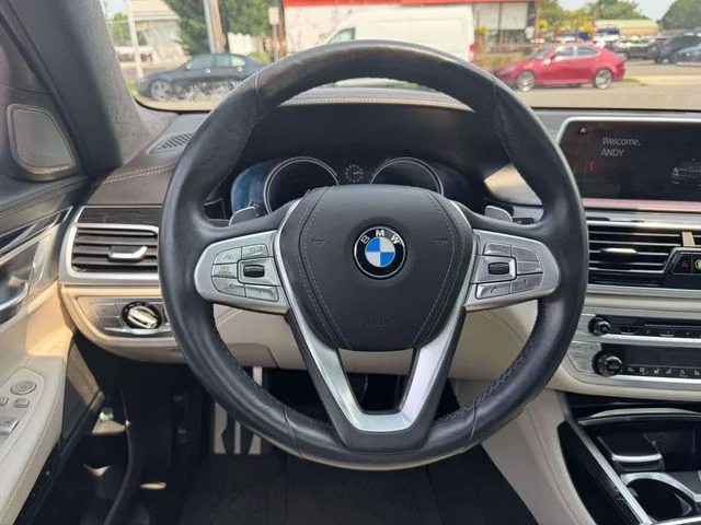 Used 2019 White BMW 750i xDrive image 21
