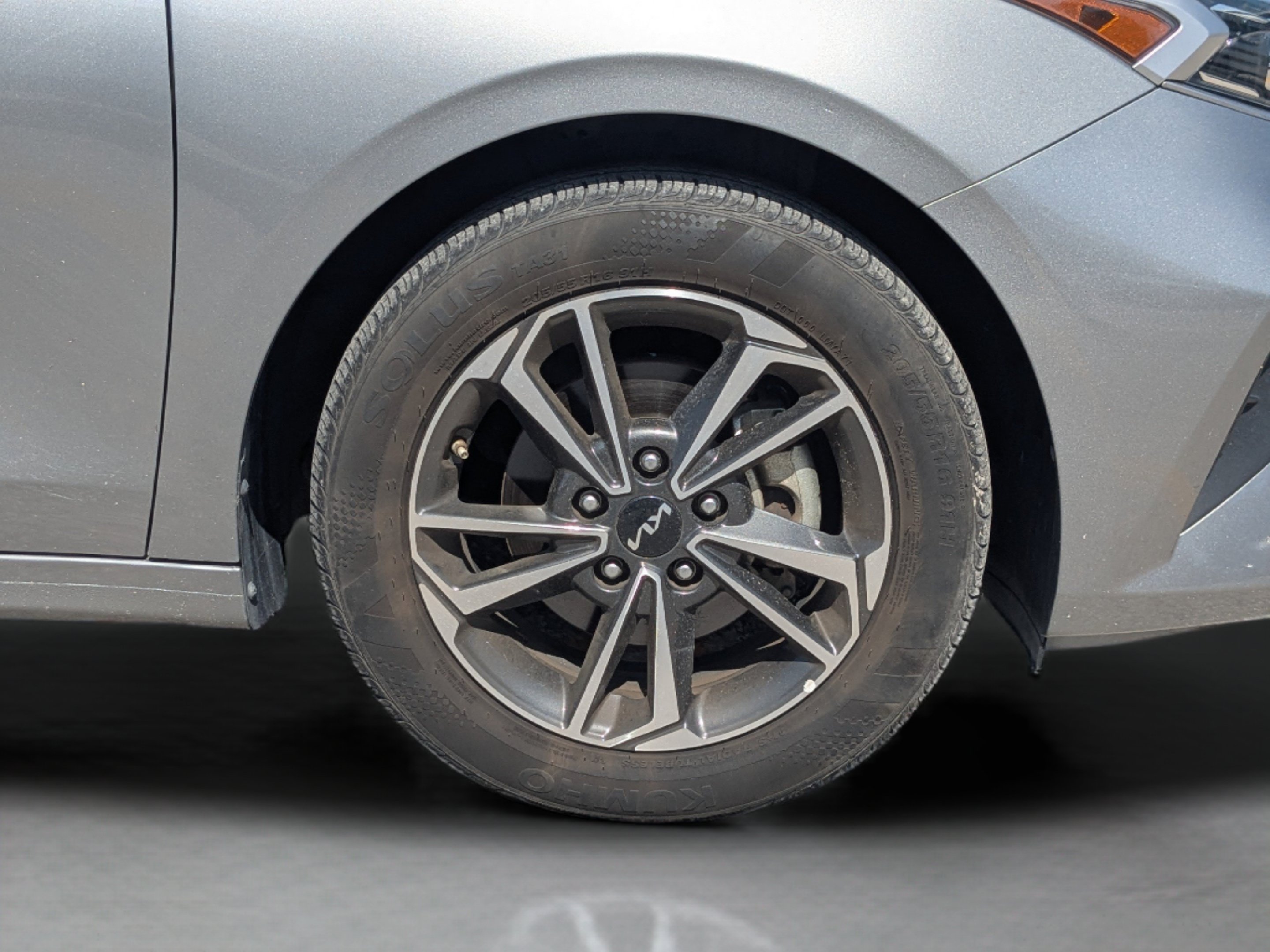 2023 Kia Forte LXS - Photo 28