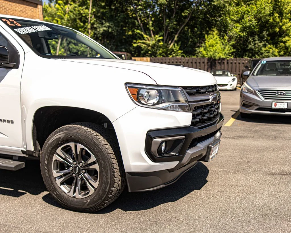 Used 2022 White Chevrolet Z71 image 3