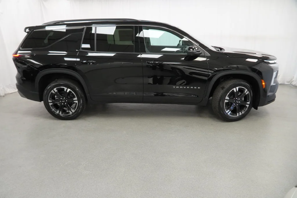 New 2027 Mosaic Black Metallic Chevrolet LT image 13