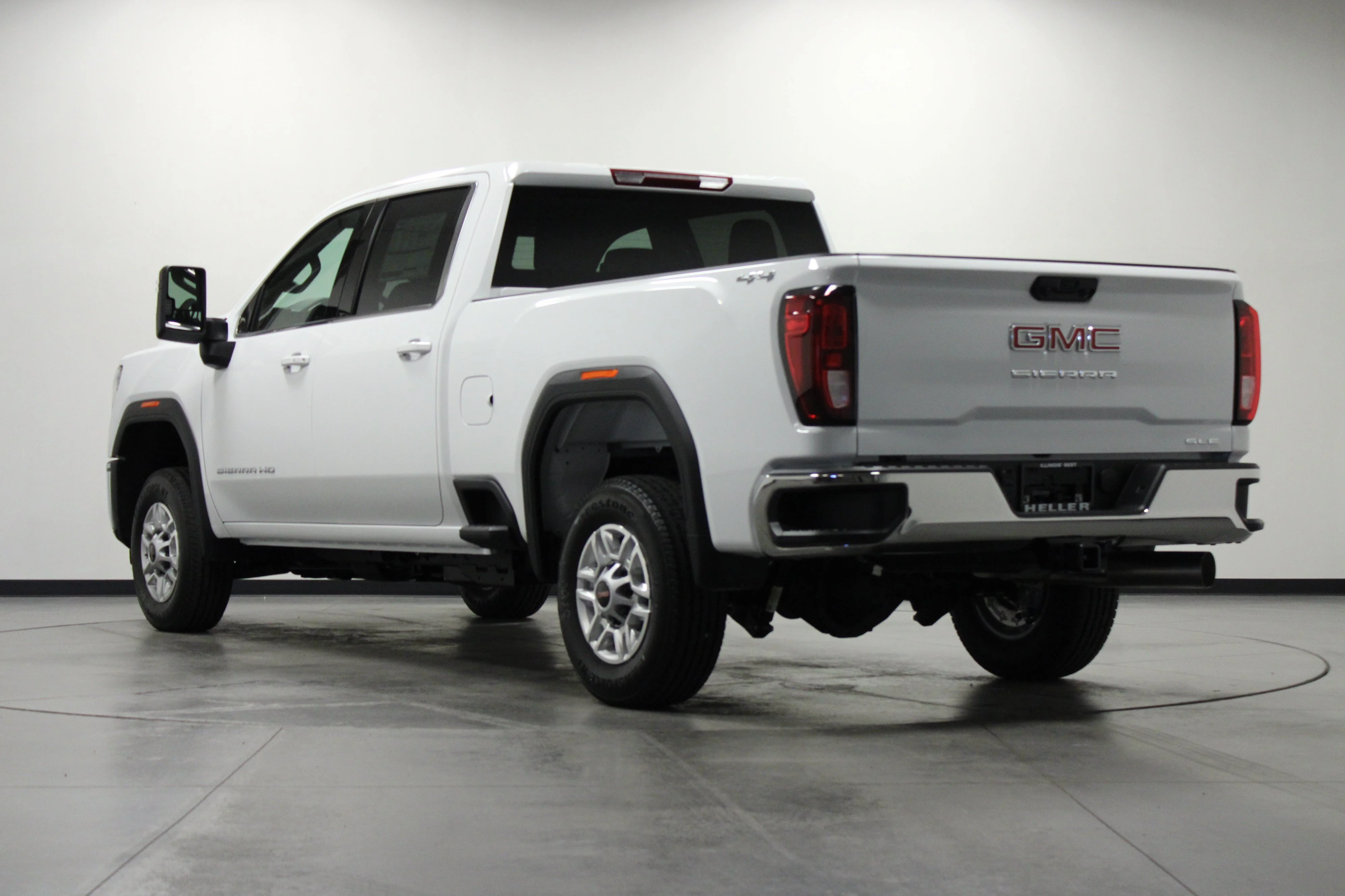 New 2026 Summit White GMC SLE image 5
