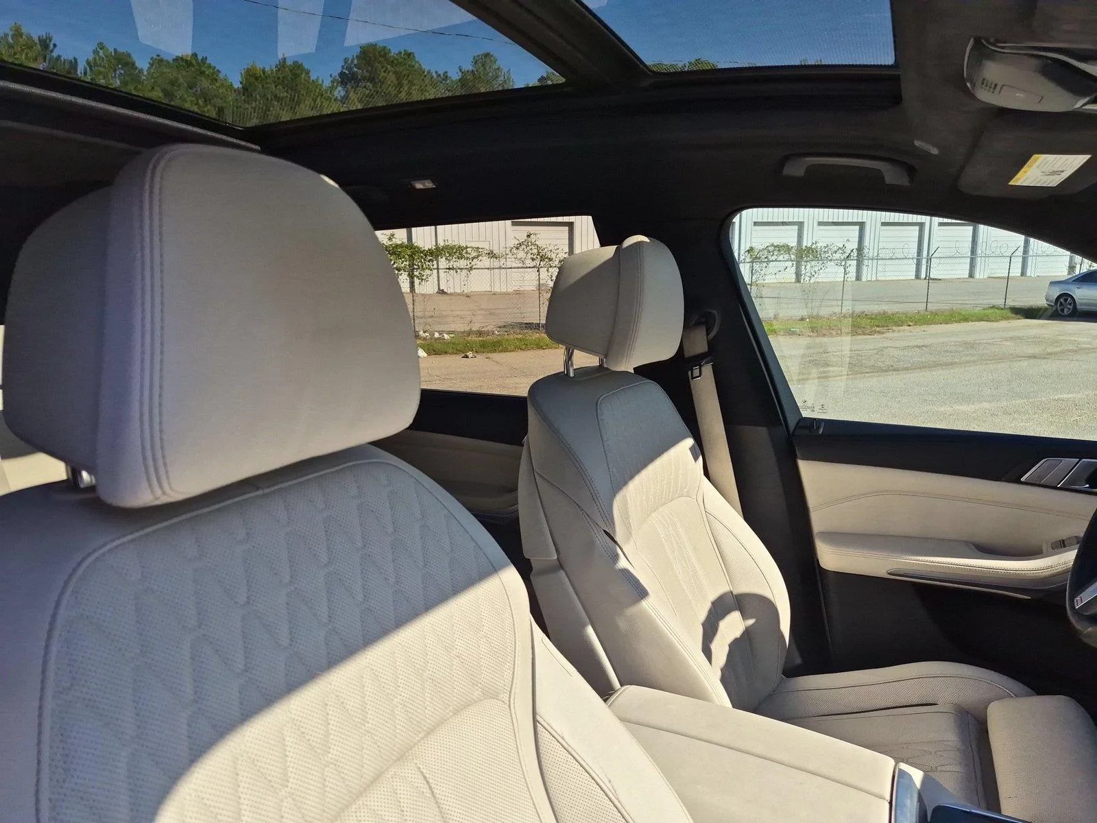 Used 2021 Mineral White Metallic BMW M50i image 36