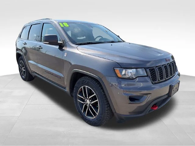 Used 2018 Gray Jeep Trailhawk image 1