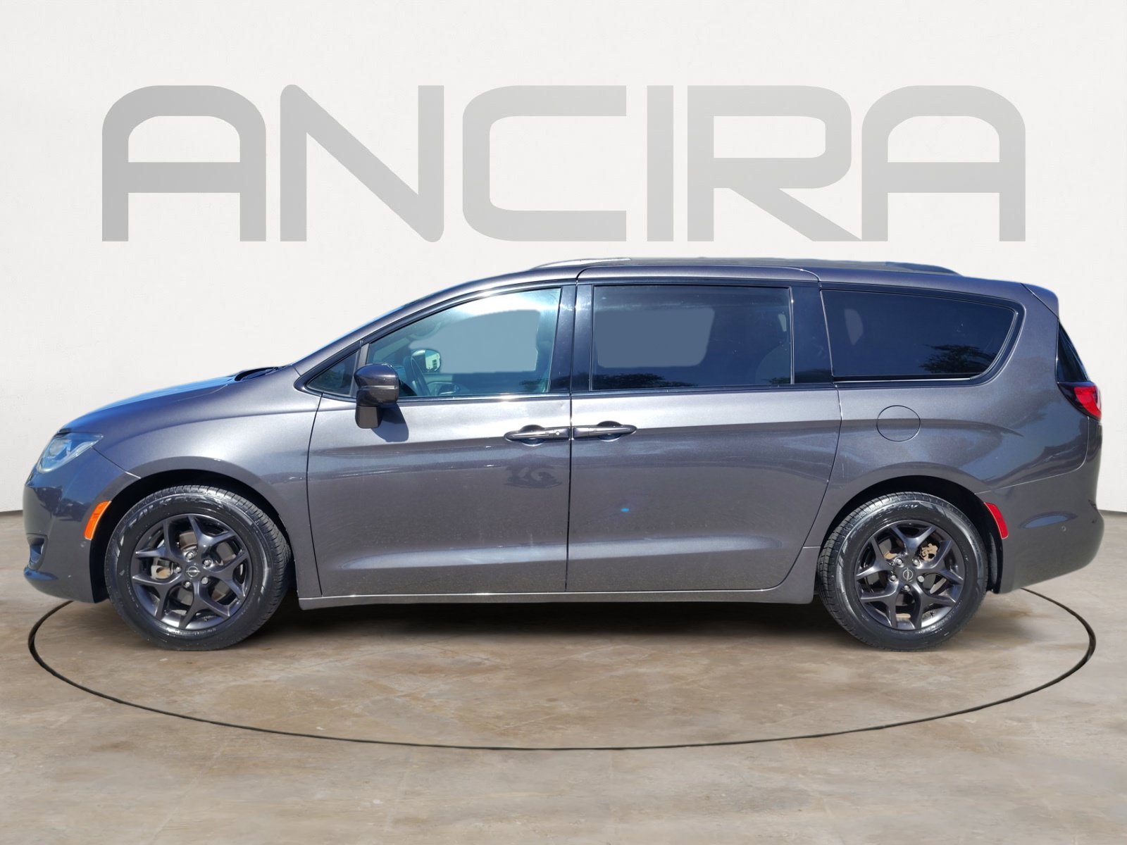 Used 2019 Granite Crystal Metallic Clearcoat Chrysler Limited image 7