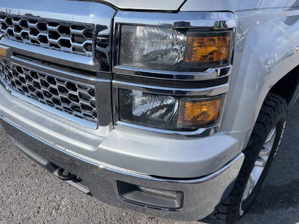 Used 2015 Silver Chevrolet LT image 9