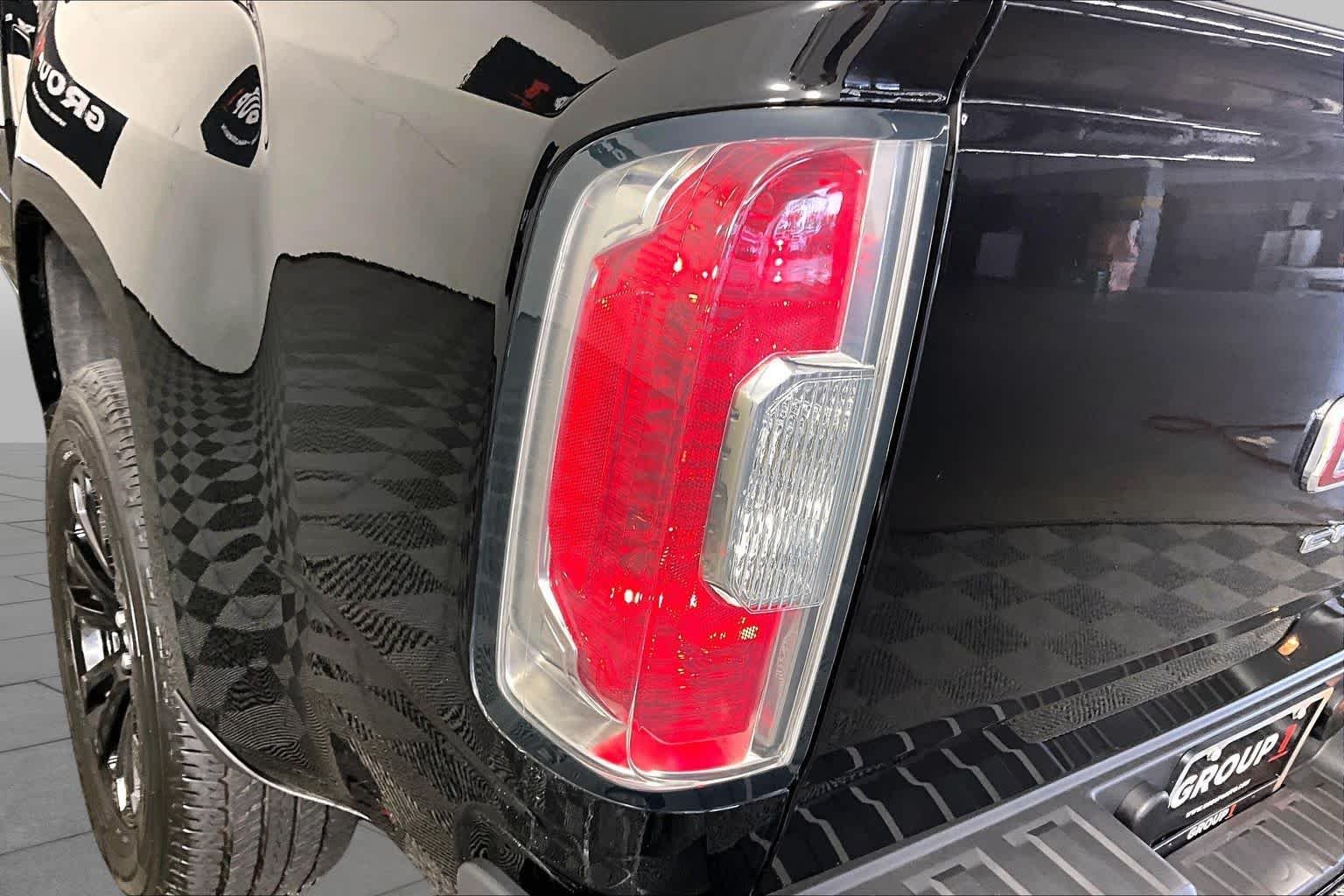 Used 2022 Onyx Black GMC 2WD Elevation image 28