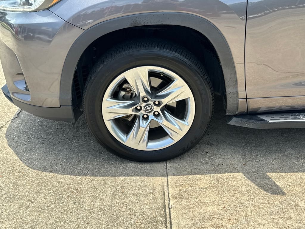 Used 2018 Gray Toyota Limited image 33
