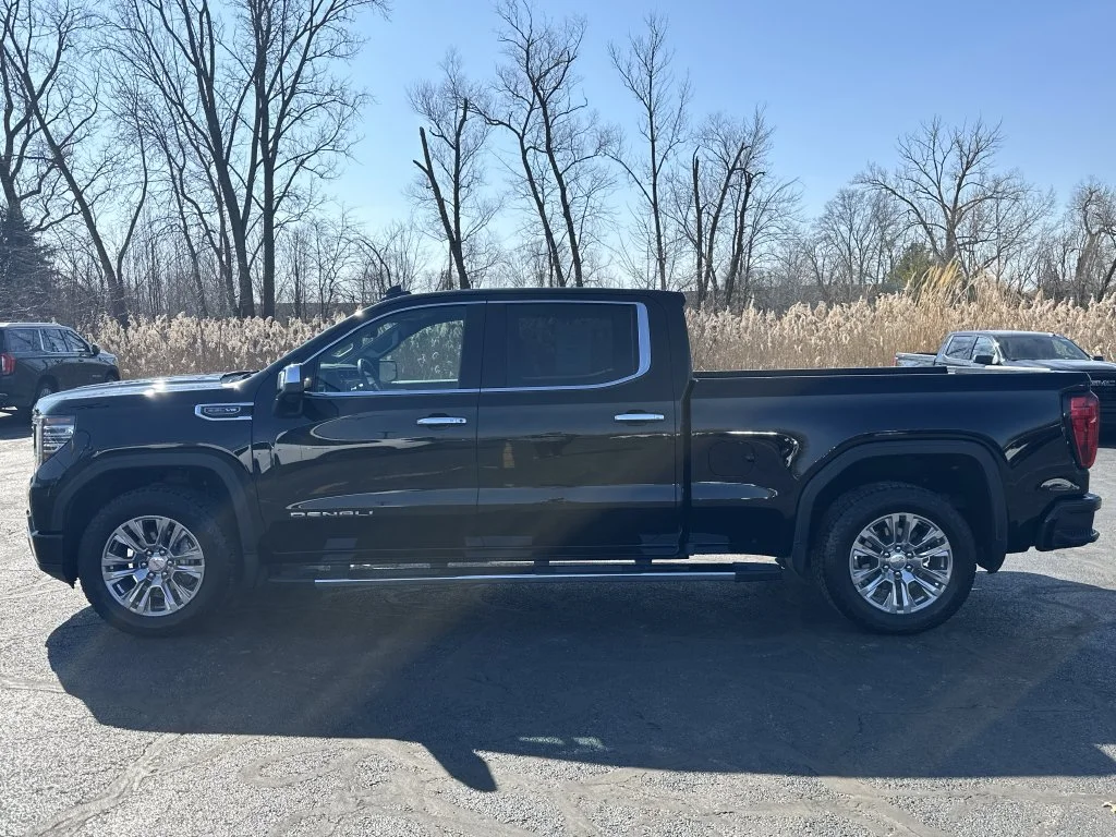 Used 2022 Black GMC Denali image 5