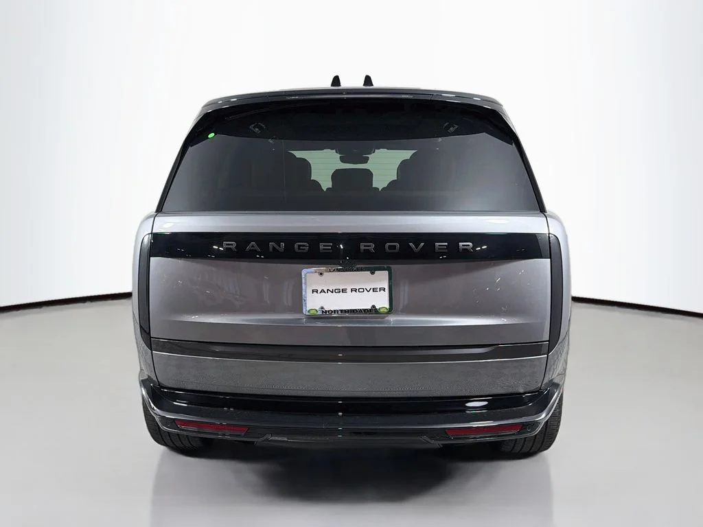 New 2026 Eiger Grey Land Rover SE image 6