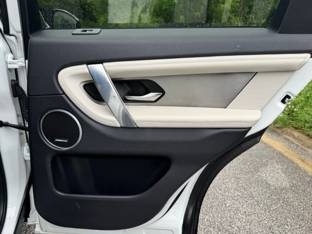 Used 2023 Fuji White Land Rover S R-Dynamic image 15