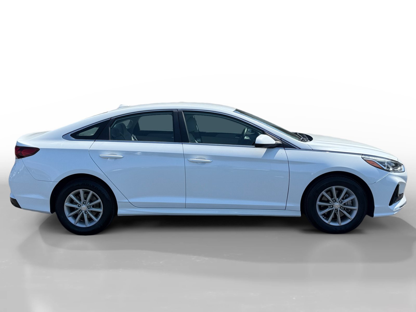 Used 2018 Quartz White Pearl Hyundai SE image 6