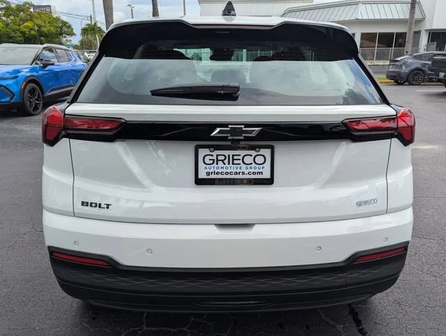 New 2027 Summit White Chevrolet LT image 9