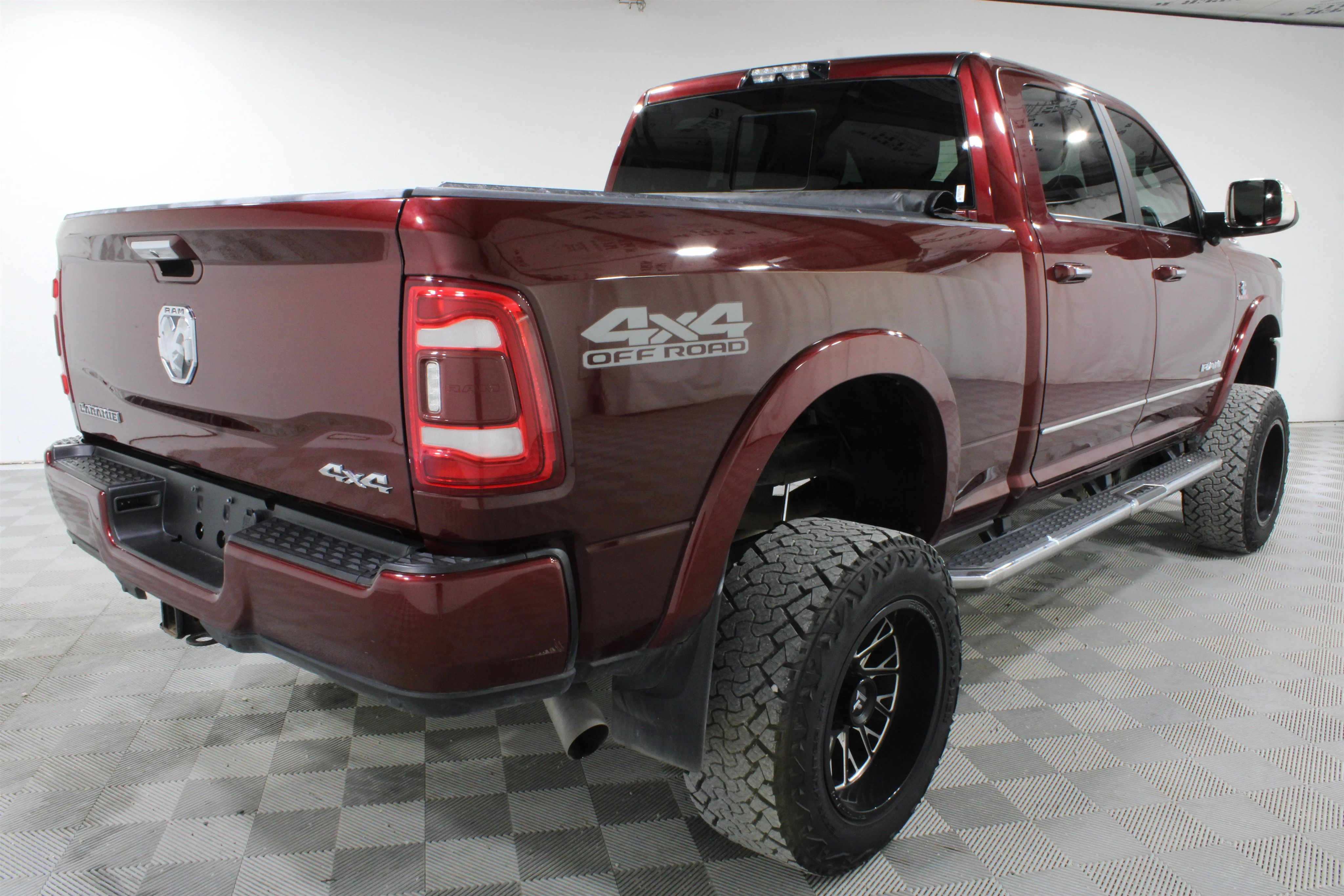 Used 2020 Delmonico Red Pearlcoat Ram Laramie image 26