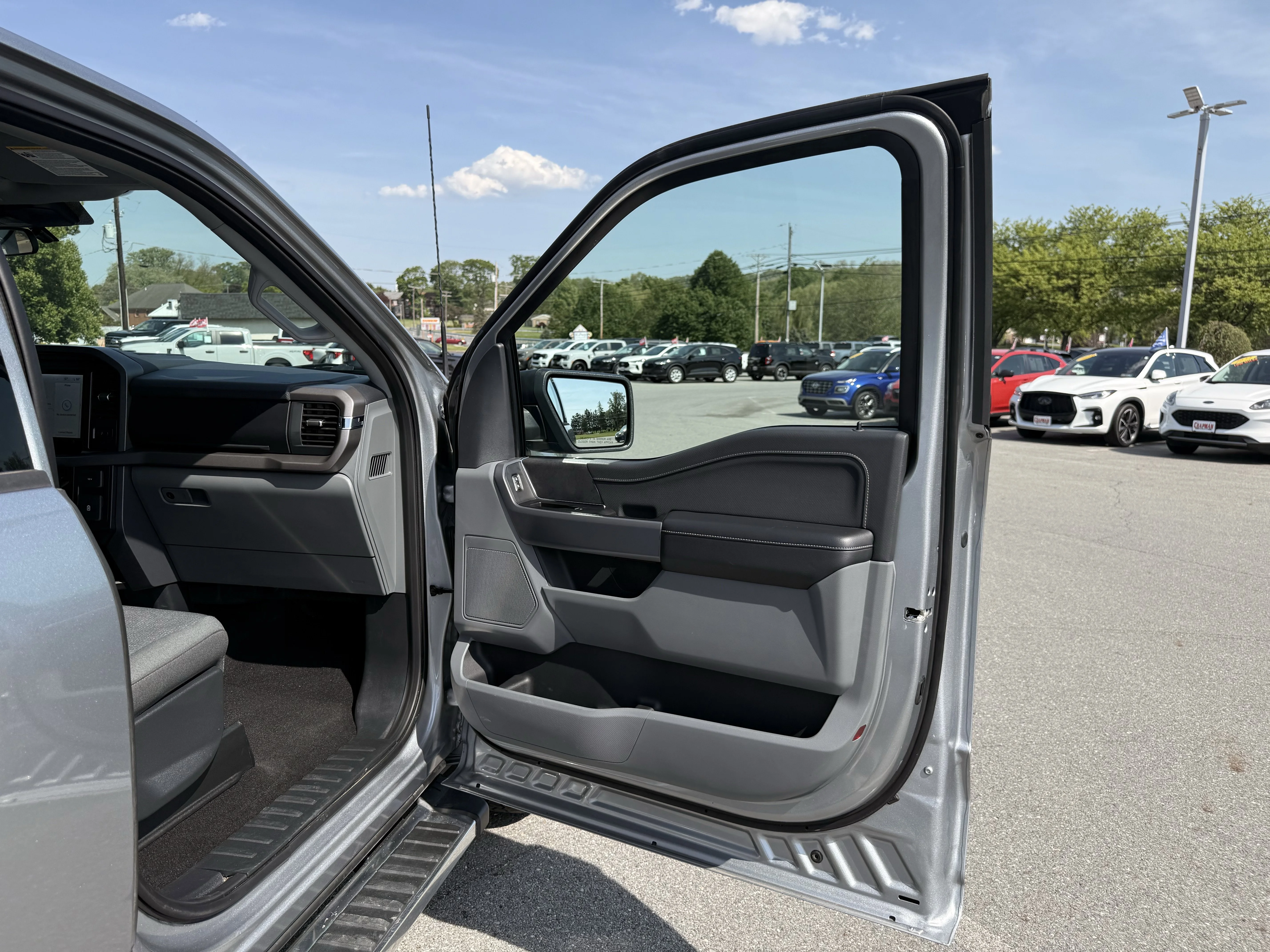 Used 2025 Silver Metallic Ford XLT image 38