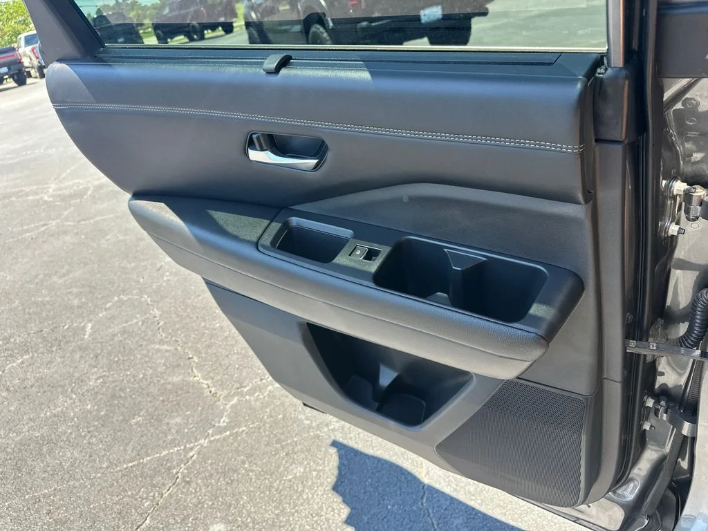 Used 2024 Gray Nissan Platinum image 23