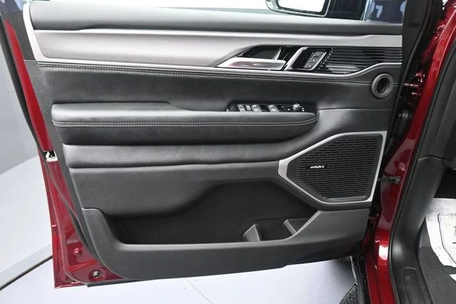 New 2026 Velvet Red Pearl-Coat Exterior Paint Jeep  image 28