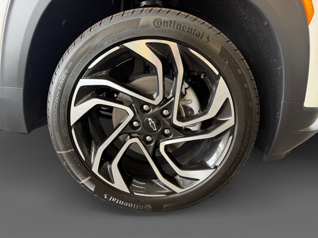 New 2026 Iridescent Pearl Tricoat Chevrolet RS image 9