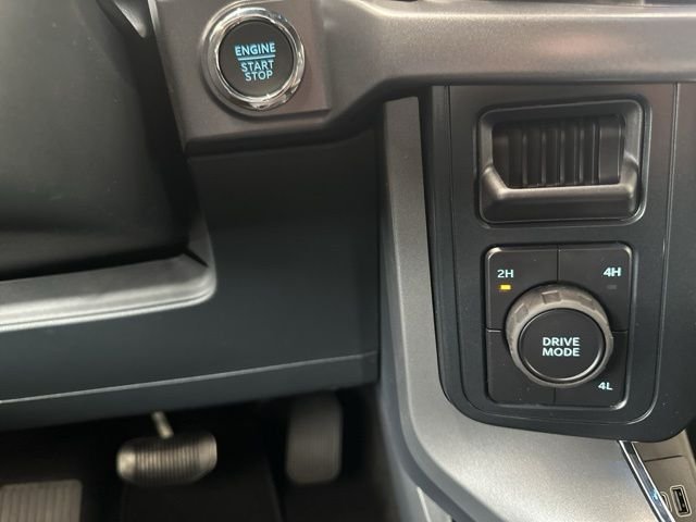 New 2026 Oxford White Ford XLT image 31