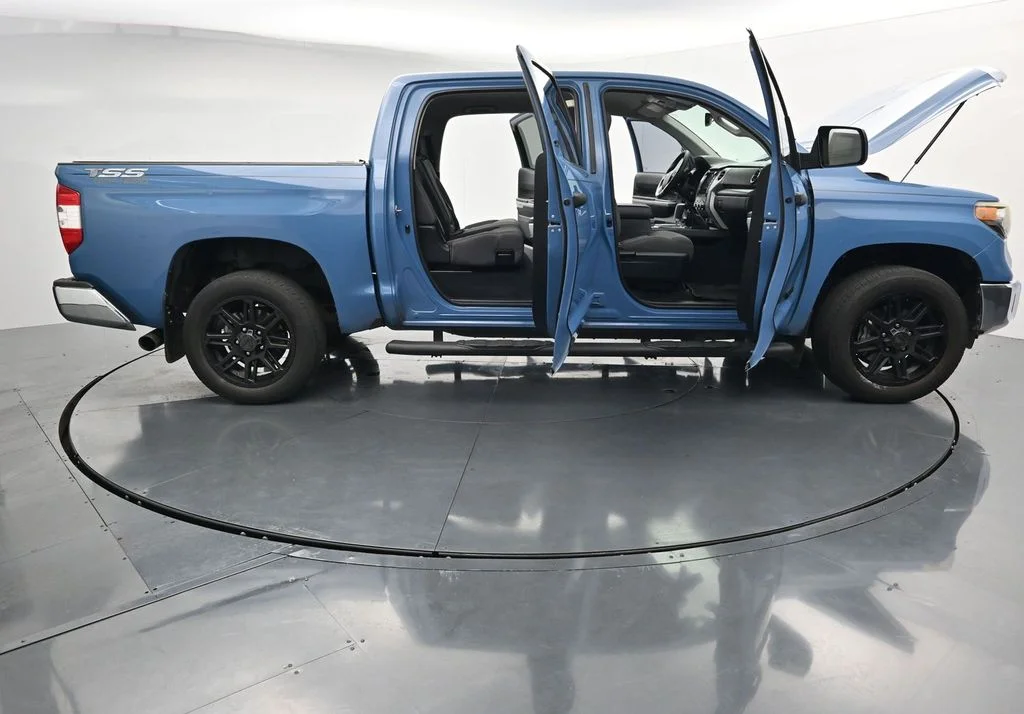 Used 2020 Blue Toyota SR5 image 40