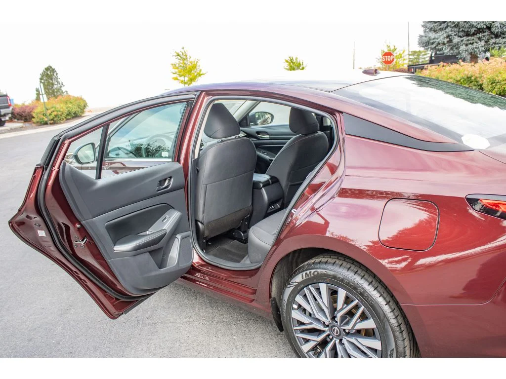Used 2025 Garnet Pearl Metallic Nissan SV image 13