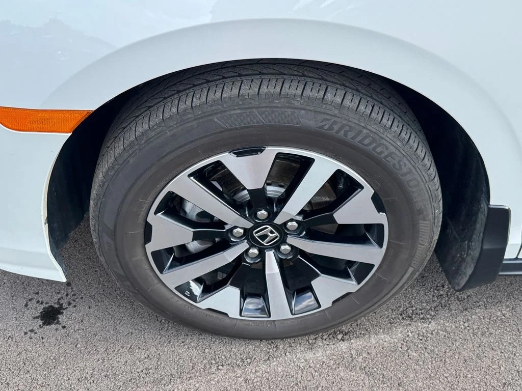 Used 2025 White Honda EX-L image 18