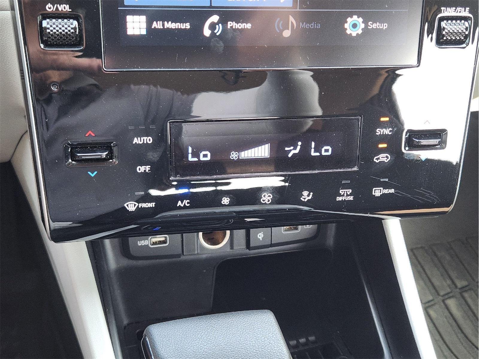 Used 2024 Black Pearl Hyundai SEL image 18