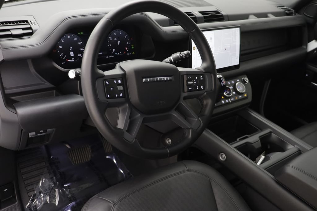 Certified Used 2025 White Land Rover X-Dynamic SE image 6